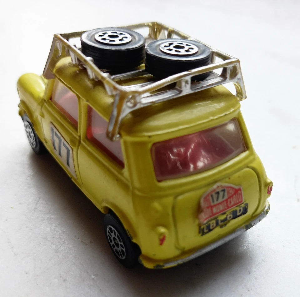 MODELLINO CORGI TOYS BMC MINI COOPER S (YELLOW) - Immagine 4 di 4