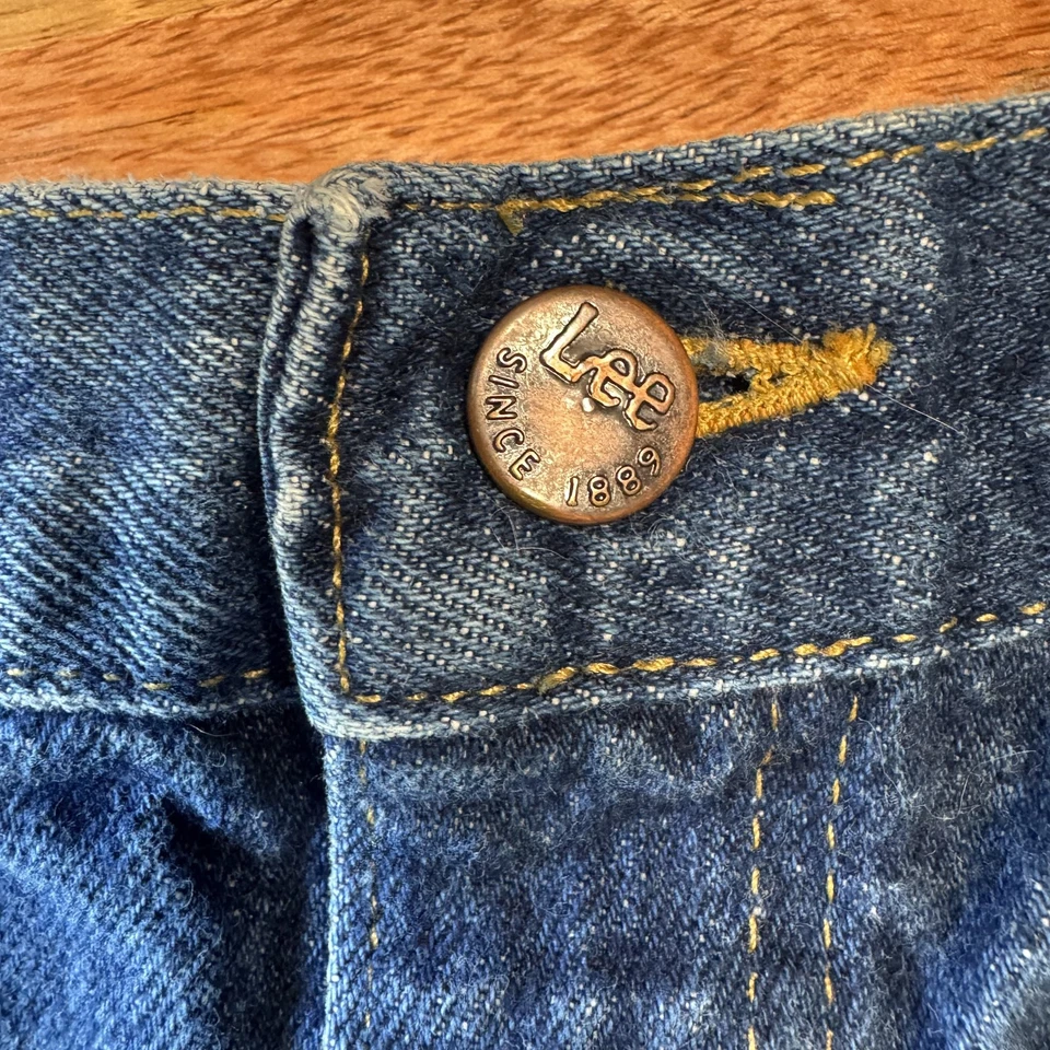Shorts jeans vintage Lee 34x32 corte masculino azul denim bainha desgastada cintura alta EUA - Imagem 2 de 4