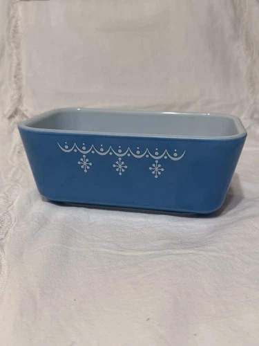 Vintage PYREX Snowflake Garland 1 1/2 Pint Refrigerator Dish 0502 Blue No Lid