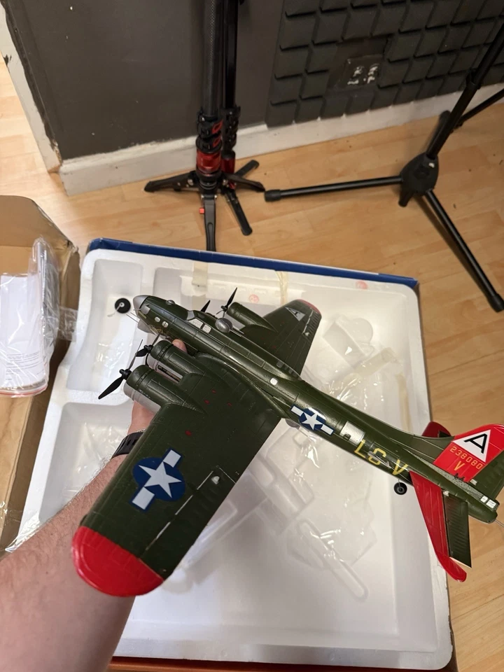 UMX B-17G Flying Fortress RC Airplane Rc Horizon Hobby - Image 3 of 4