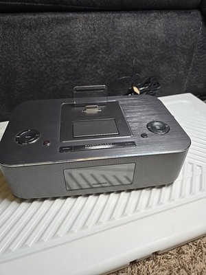 Philips DC390/37 Docking Station for iPod iPad FM Radio Alarm Clock Works Great!