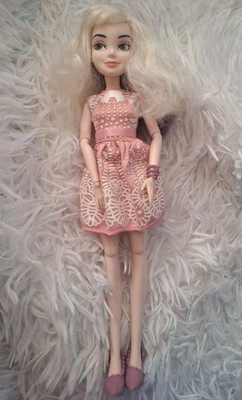 2016 Disney Descendants 2 Isle Style Switch Mal Collectible Doll Retired Hasvro