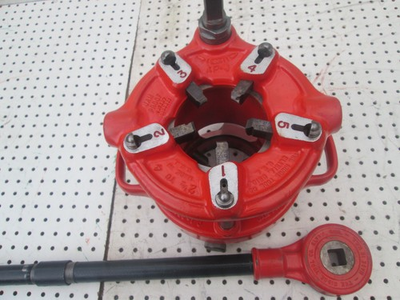 #ad RIDGID 4PJ 2 1 2 to 4 inch Pipe Threader 4 PJ 300 535700 has 2 1 2quot; inserts $799.00