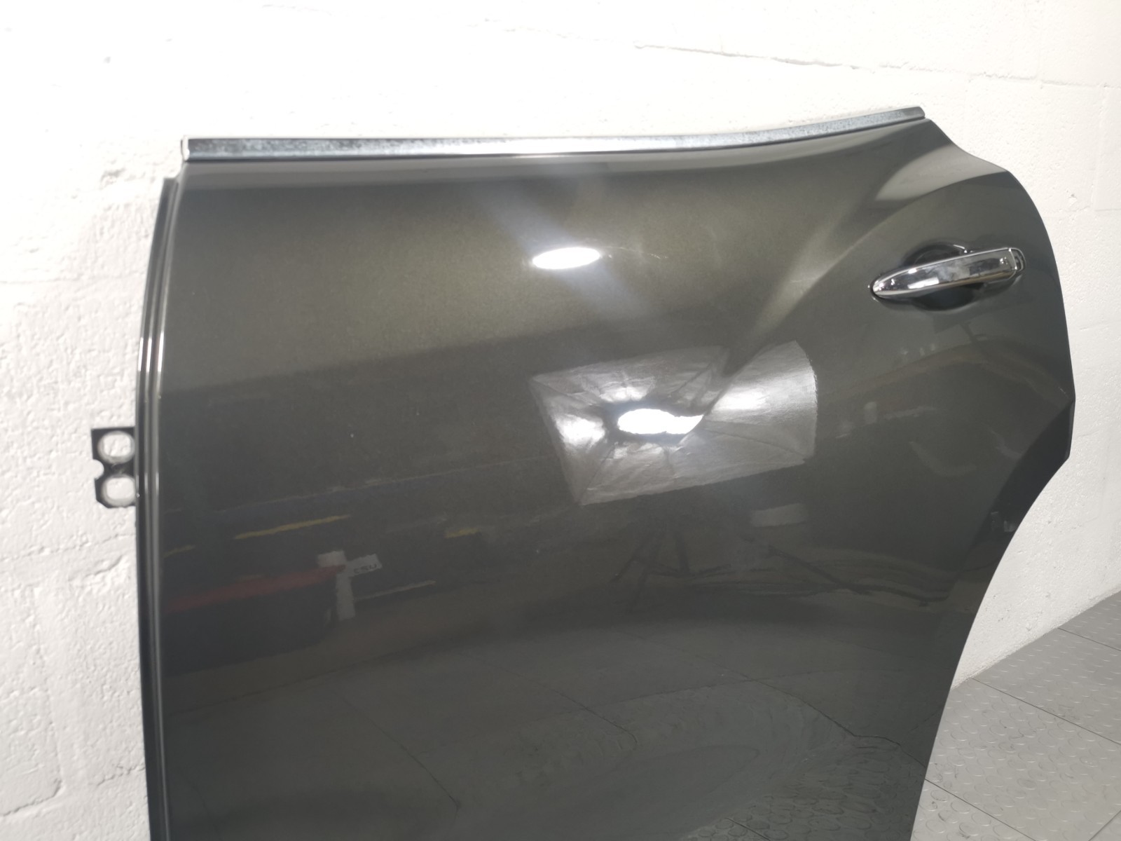 Maserati Levante 2017 AWD AUTO 3.0L Rear Left Complete Door Gray Color HP29051A