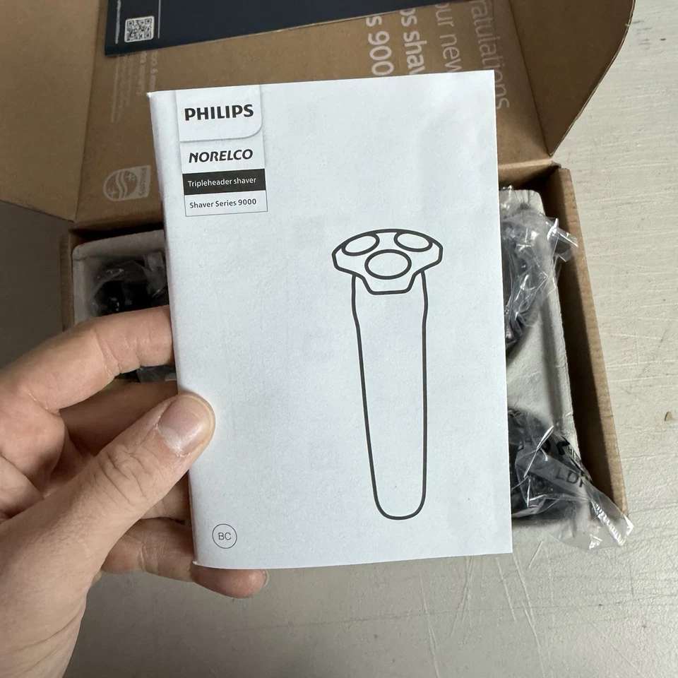 Philips Norelco S9507/87 Series 9000 Wet/ Dry Electric Shaver NEW OPEN BOX - Image 3 of 4