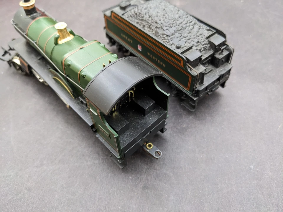 Hornby Railways R392 county of Bedford class 38 4-4-0 GWR Green loco excellent - Image 4 of 4