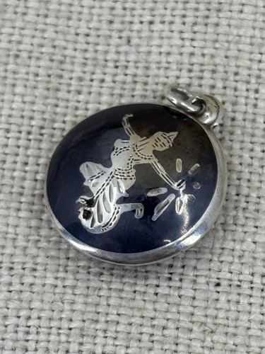 VINTAGE SIAM silver niello pendant charm with goddess Thailand - Picture 2 of 8