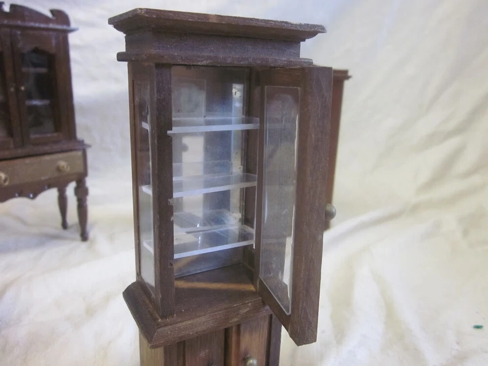 Vitrina China Hutch de madera miniatura vintage para casa de muñecas Foto 3 de 4