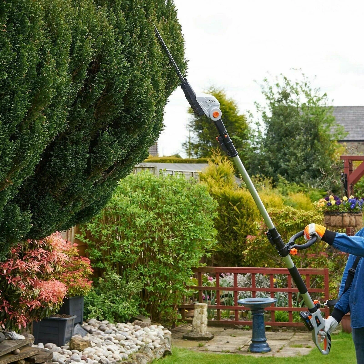 Vonhaus cordless pole hedge trimmer with 20v max battery outlet