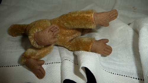 #64 vtg STUFFED STEIFF 3 3/4''T x 5 1/2''L Mohair W BUTTON w Label COCO BABBOON - Picture 8 of 9