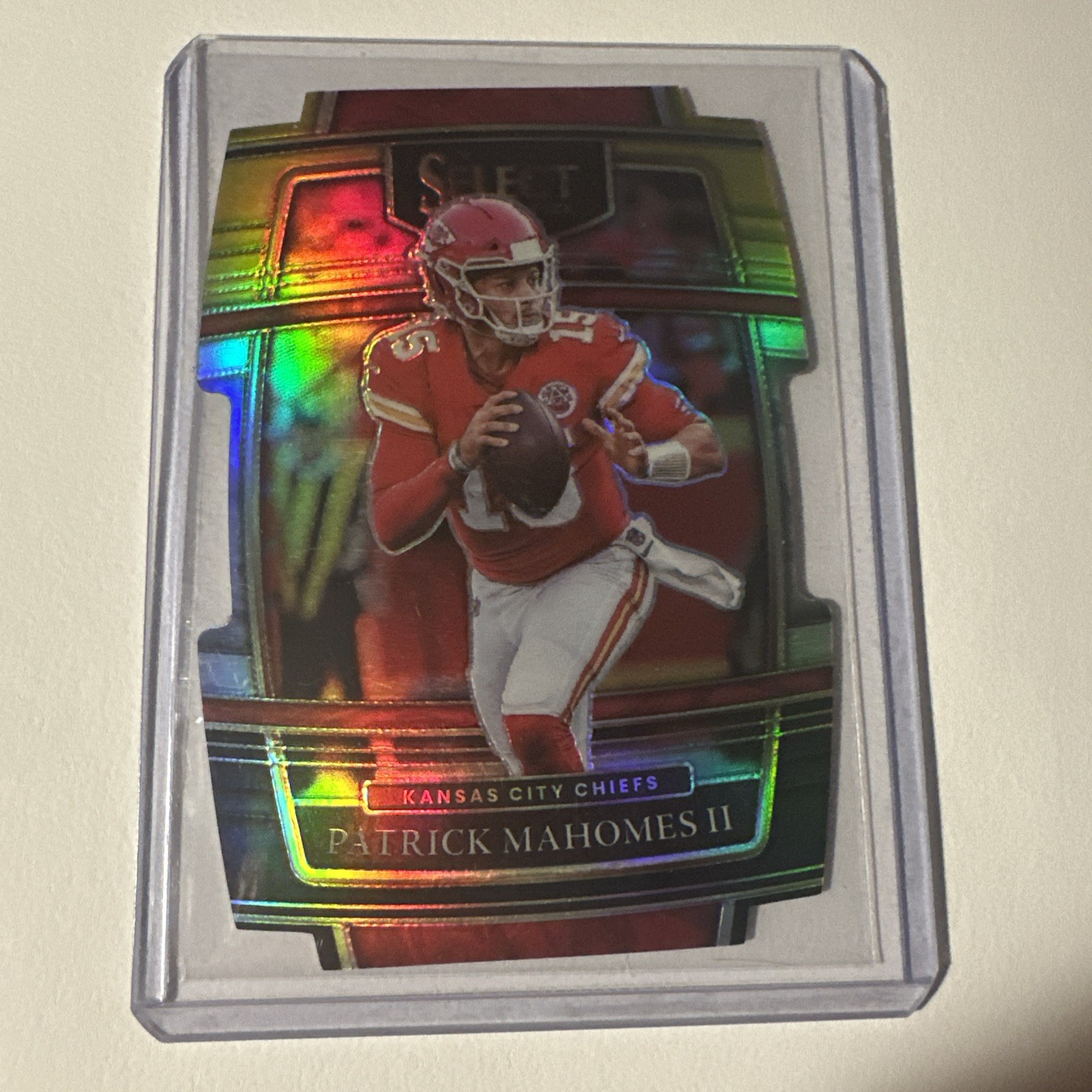 2021 Panini Select - Concourse Patrick Mahomes II #2 Red & Yellow Prizm Die-Cut