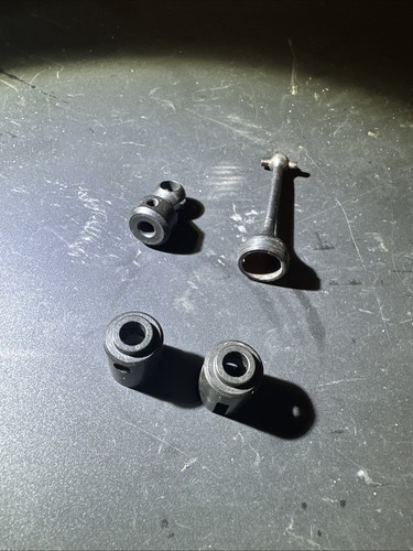 MIP 1490 Center Drive Front Bone (T-Maxx Traxxas) NEW And Two Drive Cups - Picture 5 of 6
