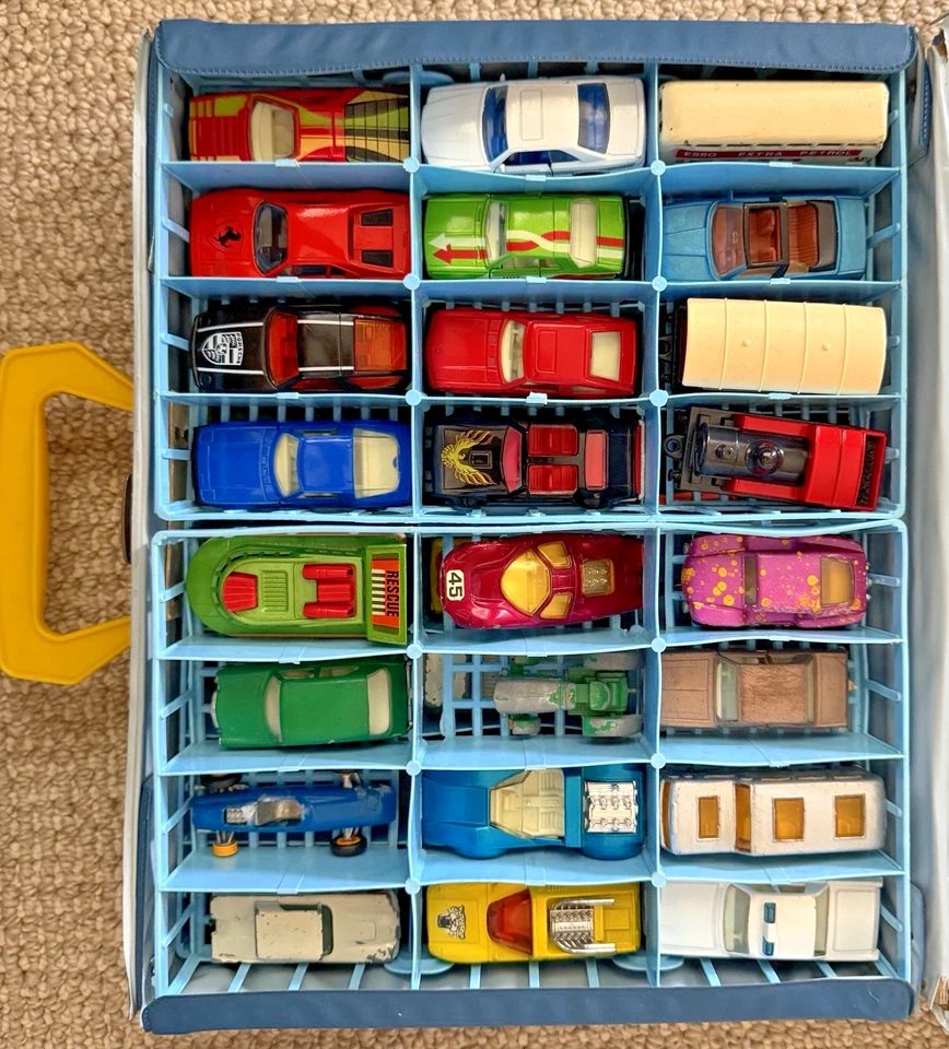 1976 MATCHBOX CARRY CASE 48 HARD TO FIND VINTAGE CARS INCLUDED - Image 2 of 4