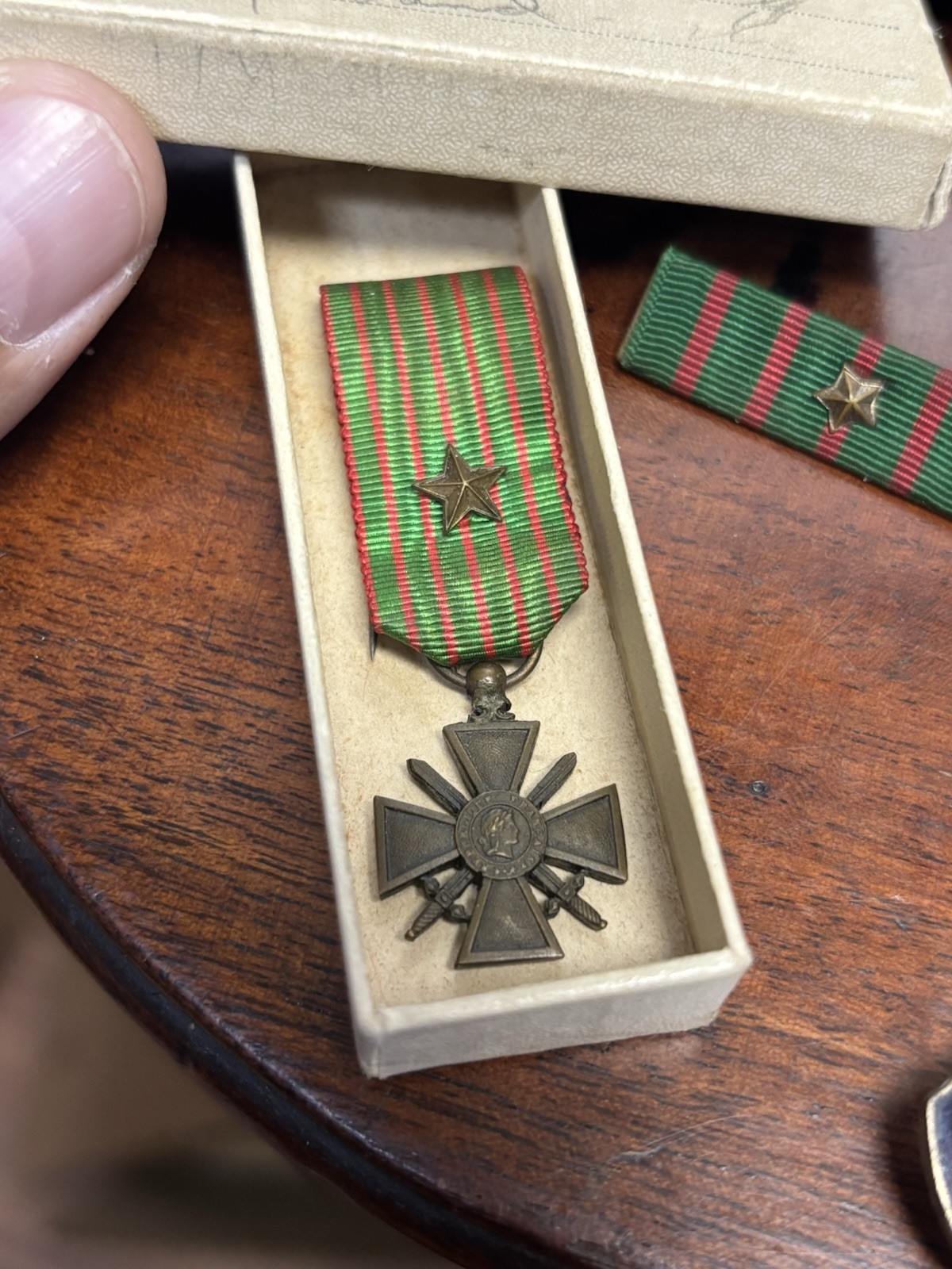 Vintage US Army Military Buttons and medals.