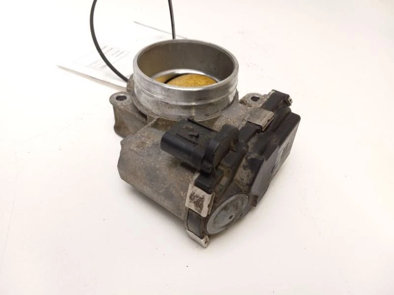 Chevrolet Malibu 2013-2020 carrocería del acelerador Foto 2 de 4