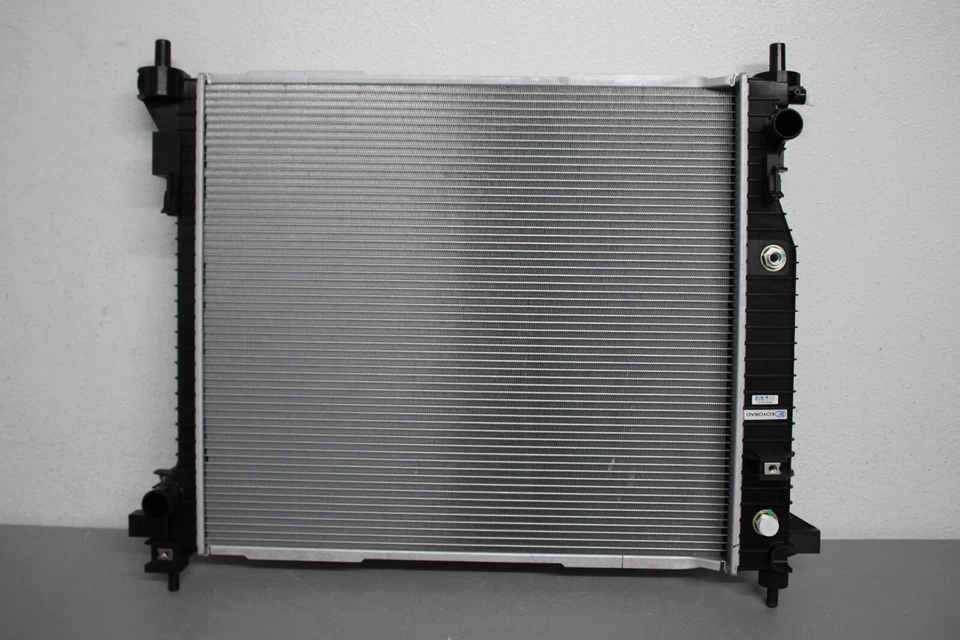 2010 2011 CADILLAC SRX FRONT RADIATOR Foto 3 de 4