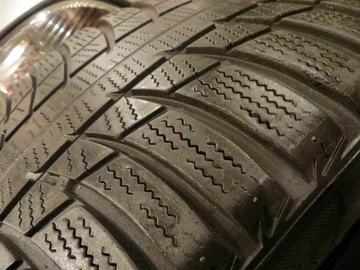 1 ONE BRIDGESTONE BLIZZAK LM001 245/45R18 100V XL M+S SNOW 245 45 