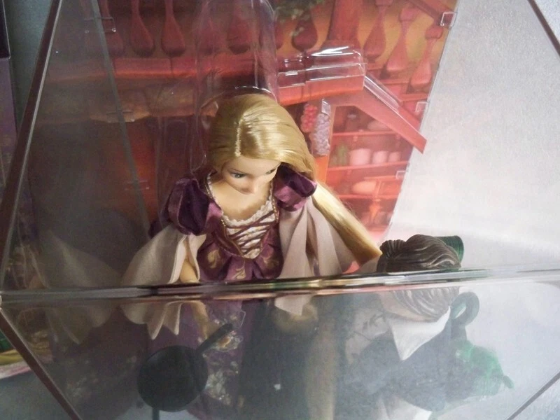 DISNEY DESIGNER DOLLS FAIRYTALE SERIES LIMITED EDITION 2017 RAPUNZEL AND FLYNN - Imagen 4 de 4
