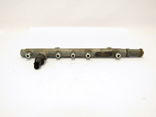 VOLVO V40 2000 1.9D FUEL RAIL ROHR EINSPRITZLEISTE 7700114017 0445214024