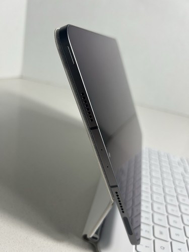 Apple iPad Pro 11” 4th Gen Space Gray 256 GB WiFi + Cellular + Magic Keyboard - Picture 17 of 23