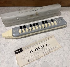 VINTAGE  HOHNER STUDENT  20  BUTTON  MELODICA  w/CASE , Made in Germany
