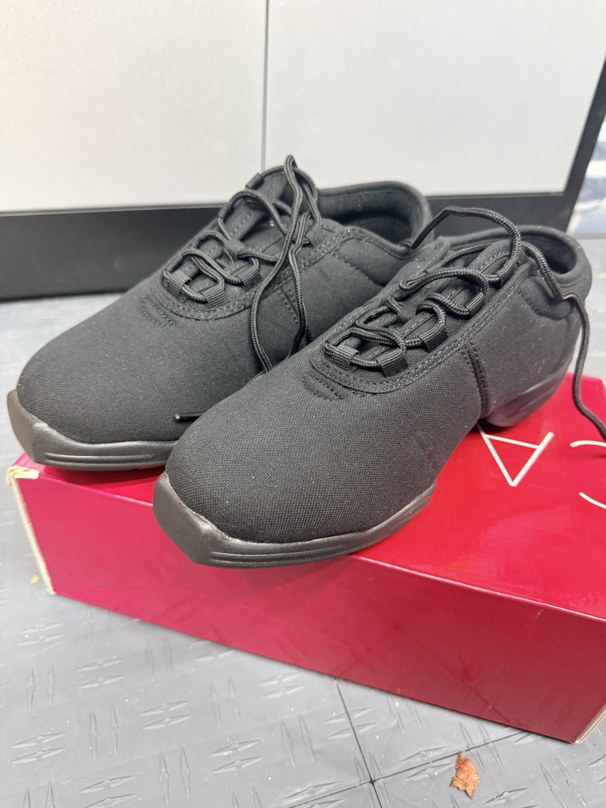 NIB Capezio Black Canvas Jazz Sneaker Women’s 9 Split Sole