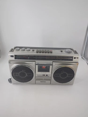 Sanyo M9935K 80s Boombox FM/SW1/SW2/MW Radio Cassette Player **Read**