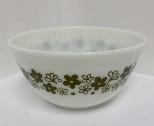 PYREX CRAZY DAISY SPRING  BLOSSOM Bowl 402 Glass OVENWARE Green White 1.5 qt