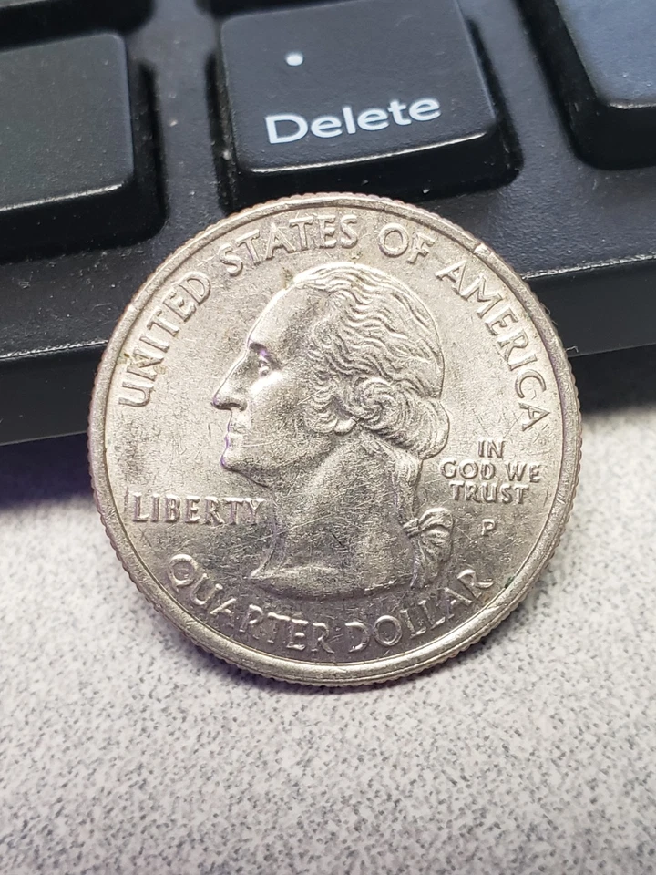 2007 P Wyoming State Quarter Unusual mint error Pooping Horse  2 Die Chips - Image 3 of 3