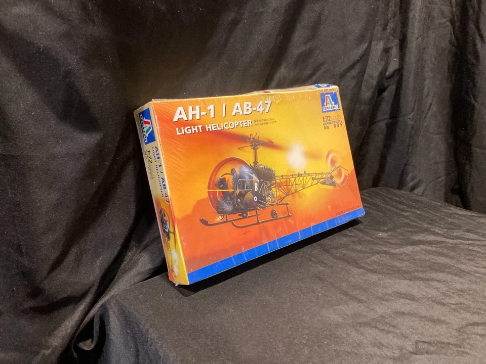 Italieri 1/72 AH-1/AB-47 factory sealed in box - Image 2 of 3