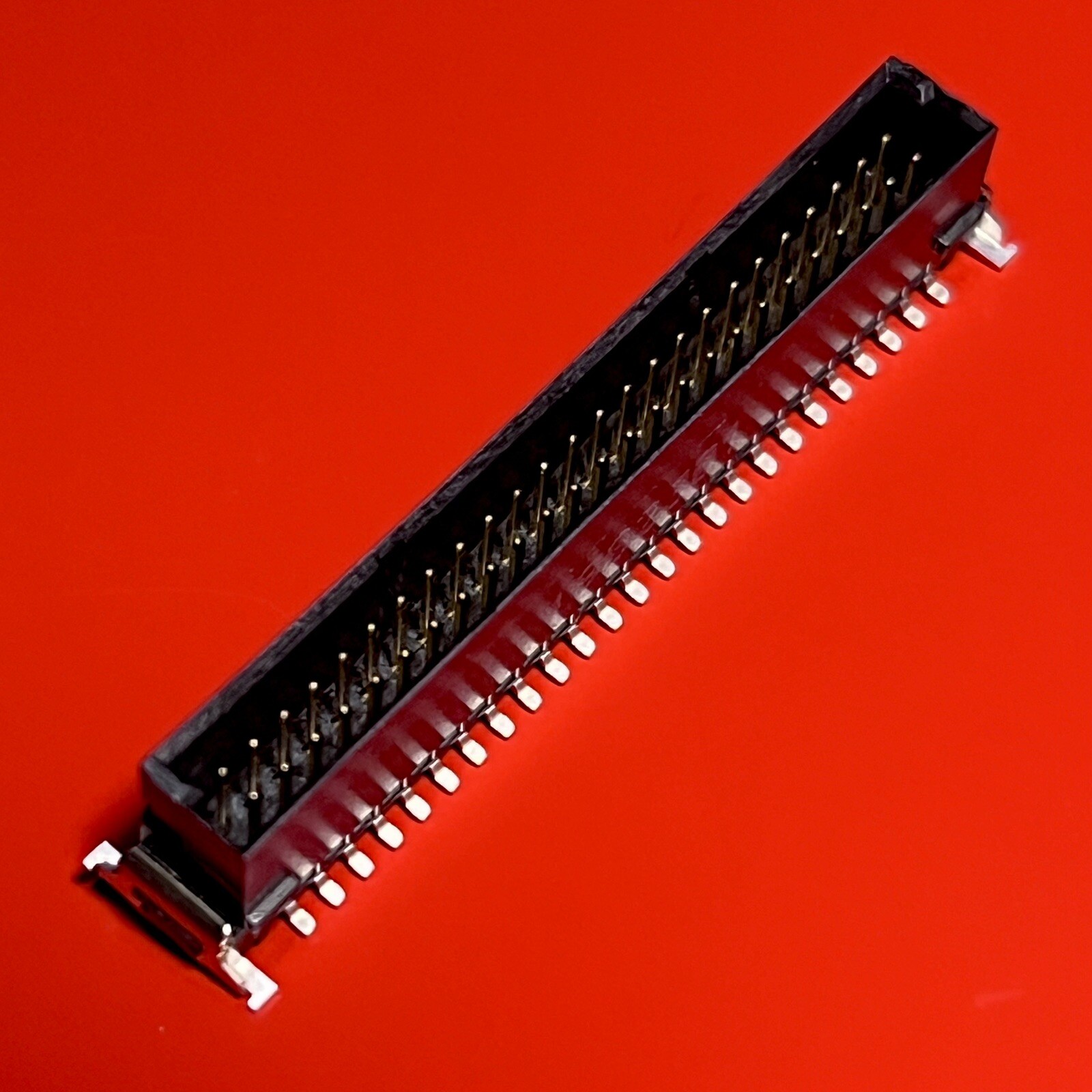 [1x] SMC TE Connectivity Header Vertical Gold 1.1A 3Gbps 50-Pos 2-Row SMT
