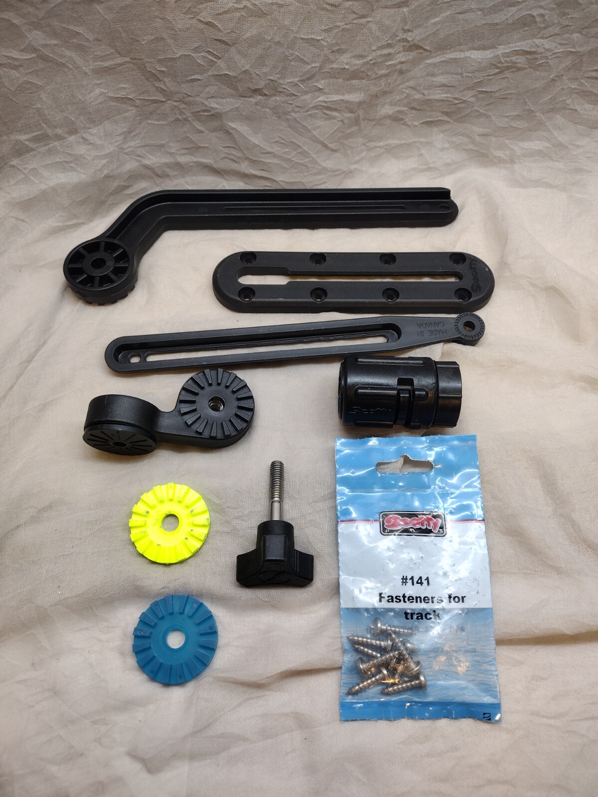 SCOTTY #141 KAYAK/SUP TRANSDUCER MOUNTING ARM GEAR-HEAD BLACK MEDIUM