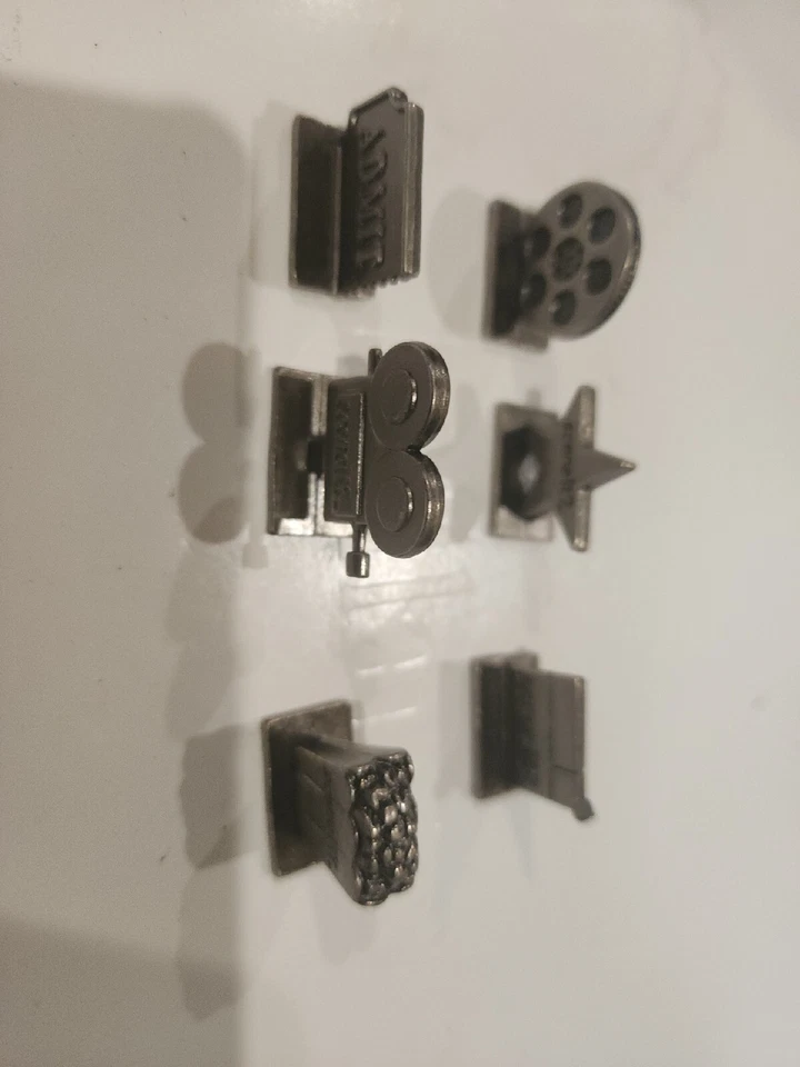 scene It? The DVD Game. Deluxe Movie Edition 2 DVDs 6 player pieces INCOMPLETE - Image 4 of 4