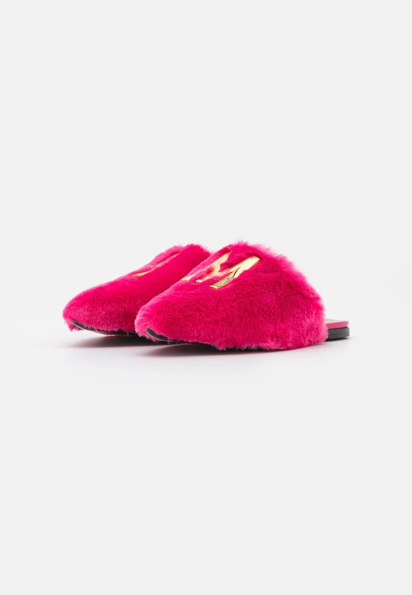 【関税&送料込み】Moschino Slippers With Decoration Moschino logo-plaque pointed-toe pink faux-fur mules slipper