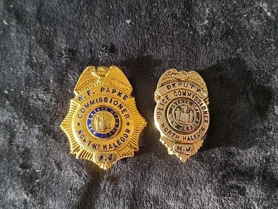 2 Obsolete  Vintage Mini Badges aus North Haledon New Jersay late 1980's 