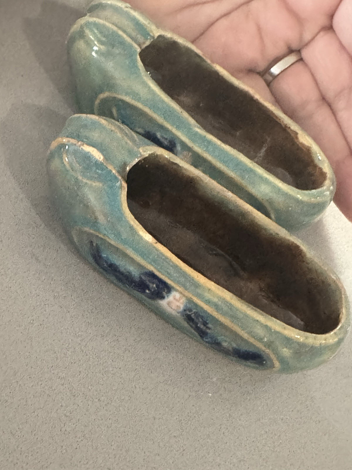 PANTOFOLA D’ORO Ciabatte cinesi coppia scarpe gres ceramica blu smalto giallo merce vintage