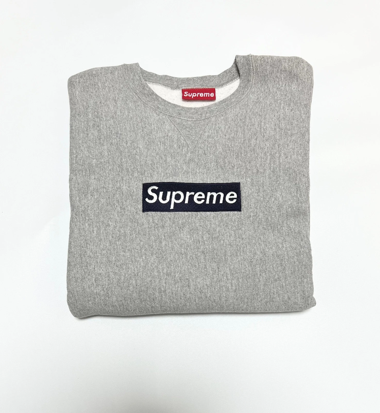 Supreme boite logo crewneck marine sur gris années 90