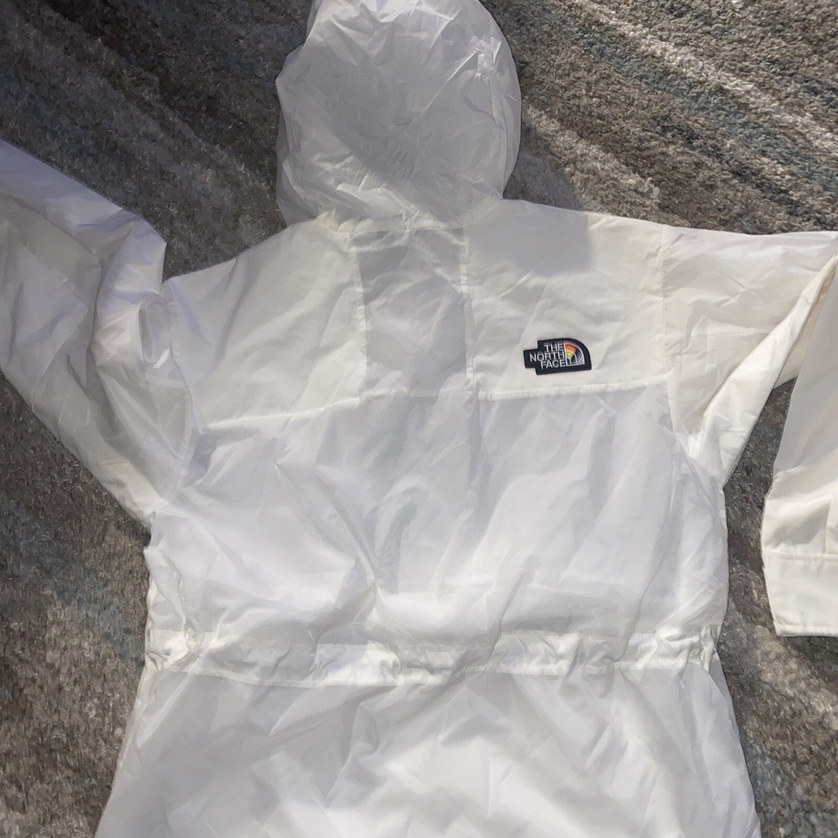 The North Face Men's Outline Jacket / Gardenia White Medium