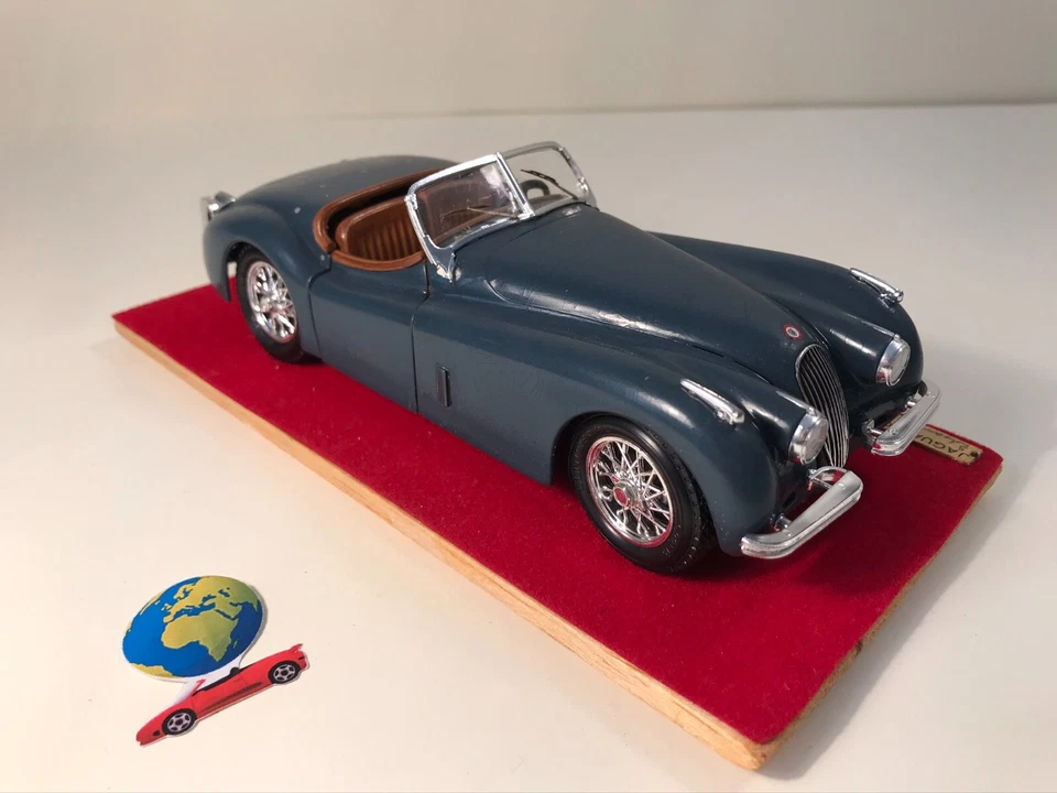 Bburago Jaguar XK 120, automodello scala 1:24 - 1:25, vintage (634) - Immagine 3 di 4