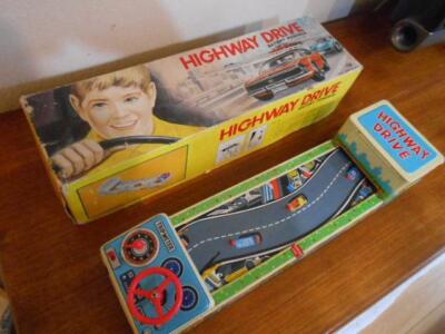 Figur Blech Nomura HIGHWAY DRIVE mit Minicar 60er Jahre Vintage Spielzeug Sam...