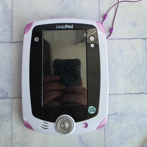 Tableta para niños LeapFrog LeapPad 2 Explorer Bundle - rosa/púrpura y 3 juegos y estuche - Imagen 2 de 7
