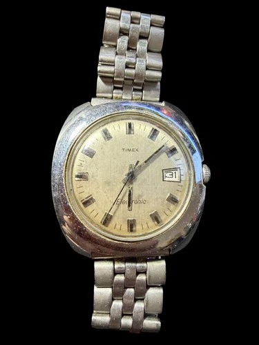 Vintage TIMEX Electronic Men's Watch Silver Tone Cushion Case Date Runs