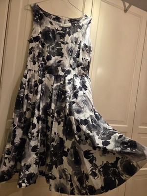 HM Kleid Schwarz weiss Blumenmuster A Linie gefüttert Seitentaschen
