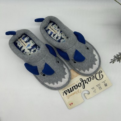 Dearfoams Kids Boy's Size 4-5 Gray Shark Clog Slippers 3-D Slipper Shoes NEW