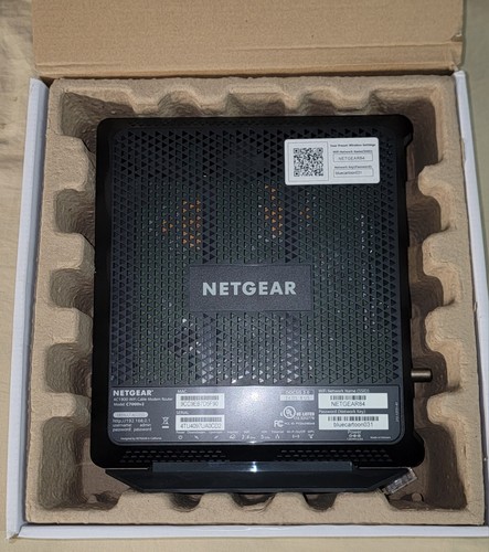 NETGEAR Nighthawk AC1900 WiFi Router (Model: C7000v2) Mint Condition