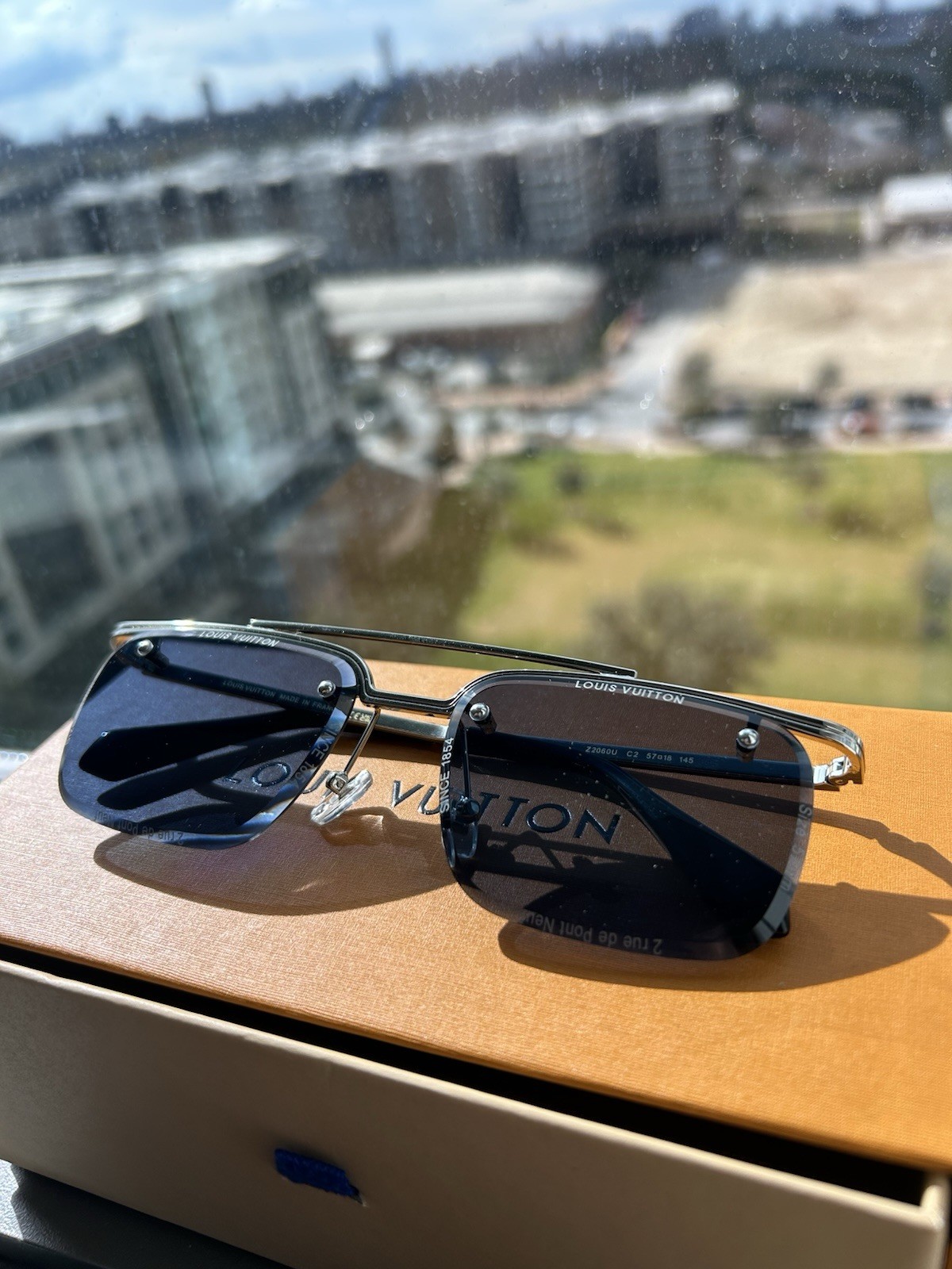 LV Super Vision Light Large Square Sunglasses - image 9