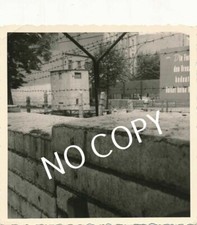 Foto Mauer Berlin Bernauer Stra&szlig;e, Berlin, DDR, 60-er Jahre B 1.44