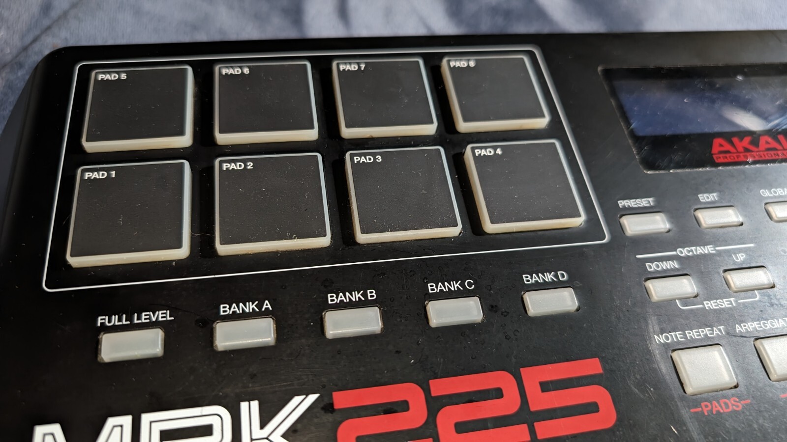 Akai Professional MPK Mini Play MK3 Standalone Mini Controller Keyboard