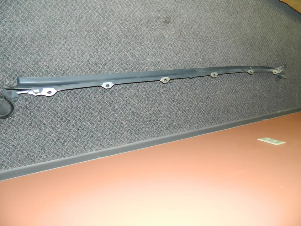 Nuevo deflector de piedra parachoques delantero Ford 1985-1987 Mercury Grand Marquis OEM Foto 2 de 3