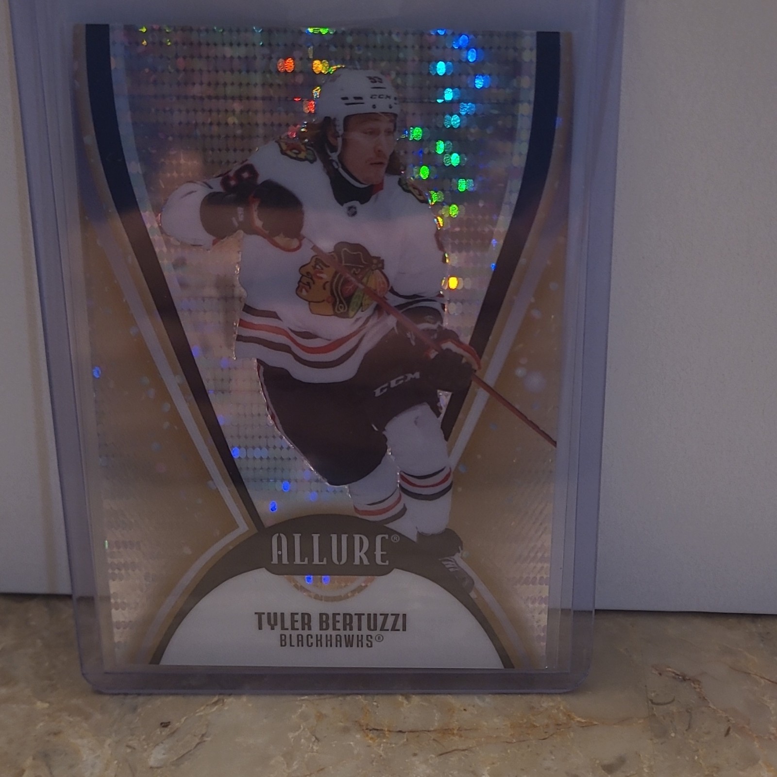 Upper Deck Allure Gold Glitter Bomb #17 Tyler Bertuzzi Blackhawks 38/199 2025-26